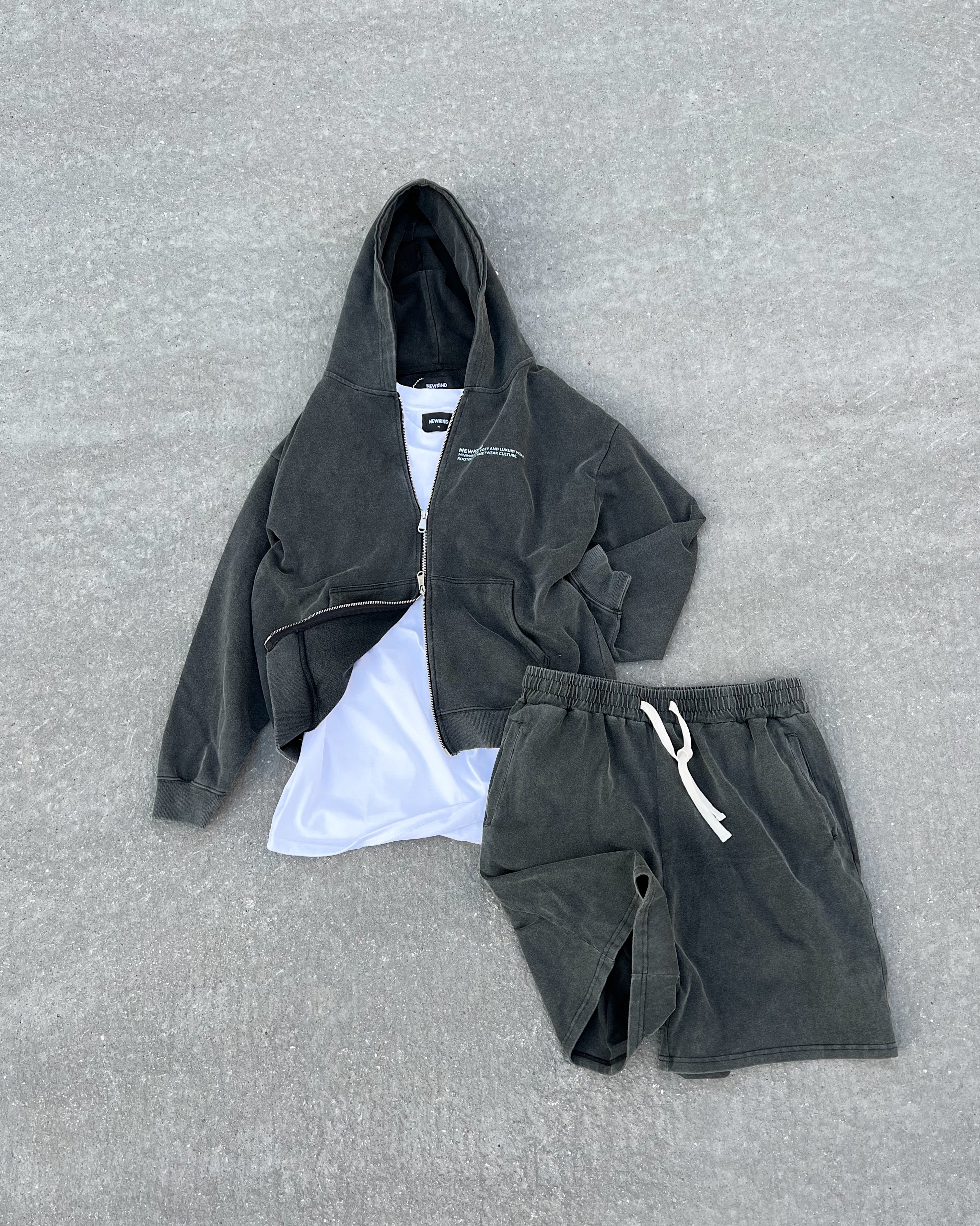 ESSENTIAL SHORTS - WASHED BLACK