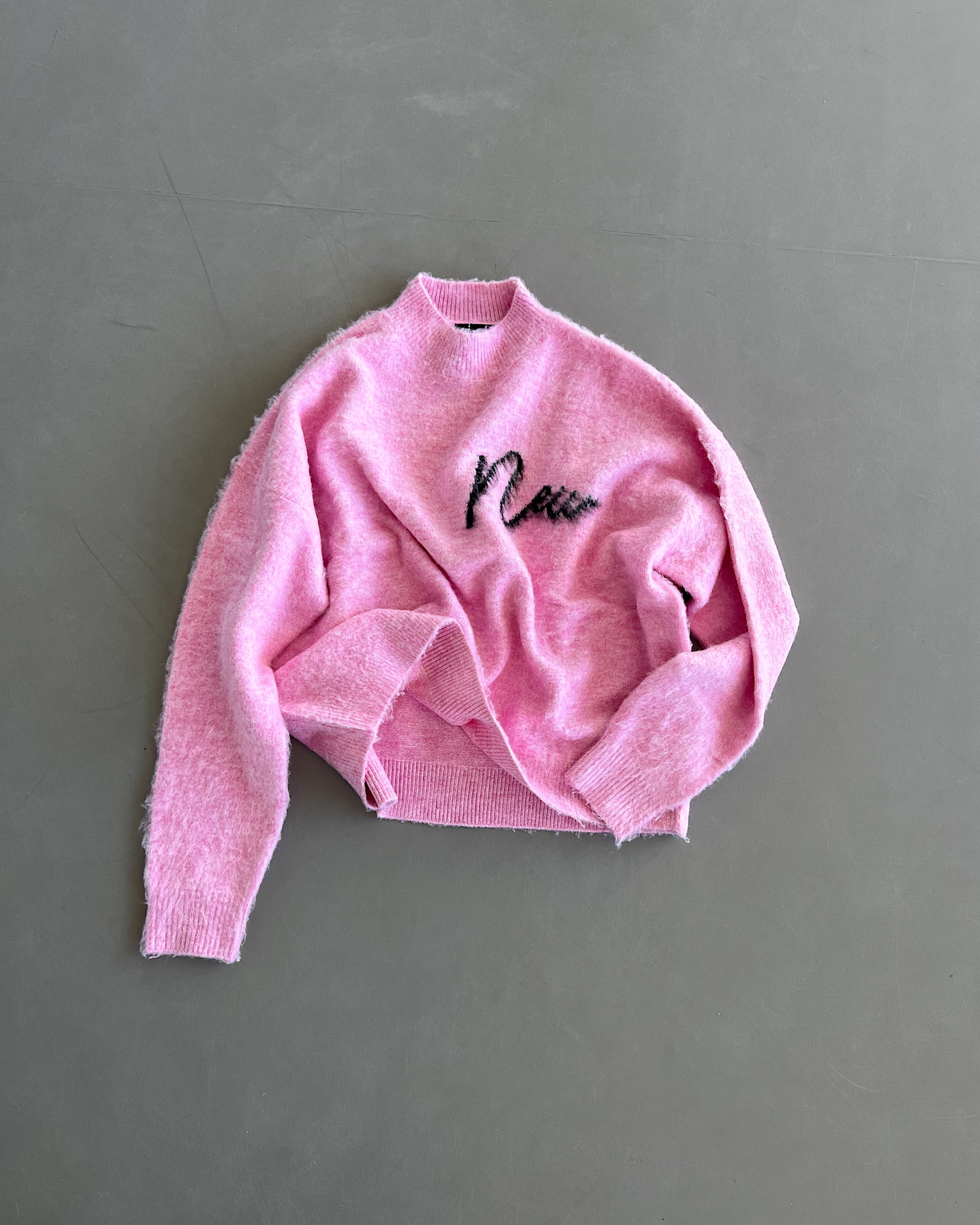 INITIAL COMFY SWEATER - PINK