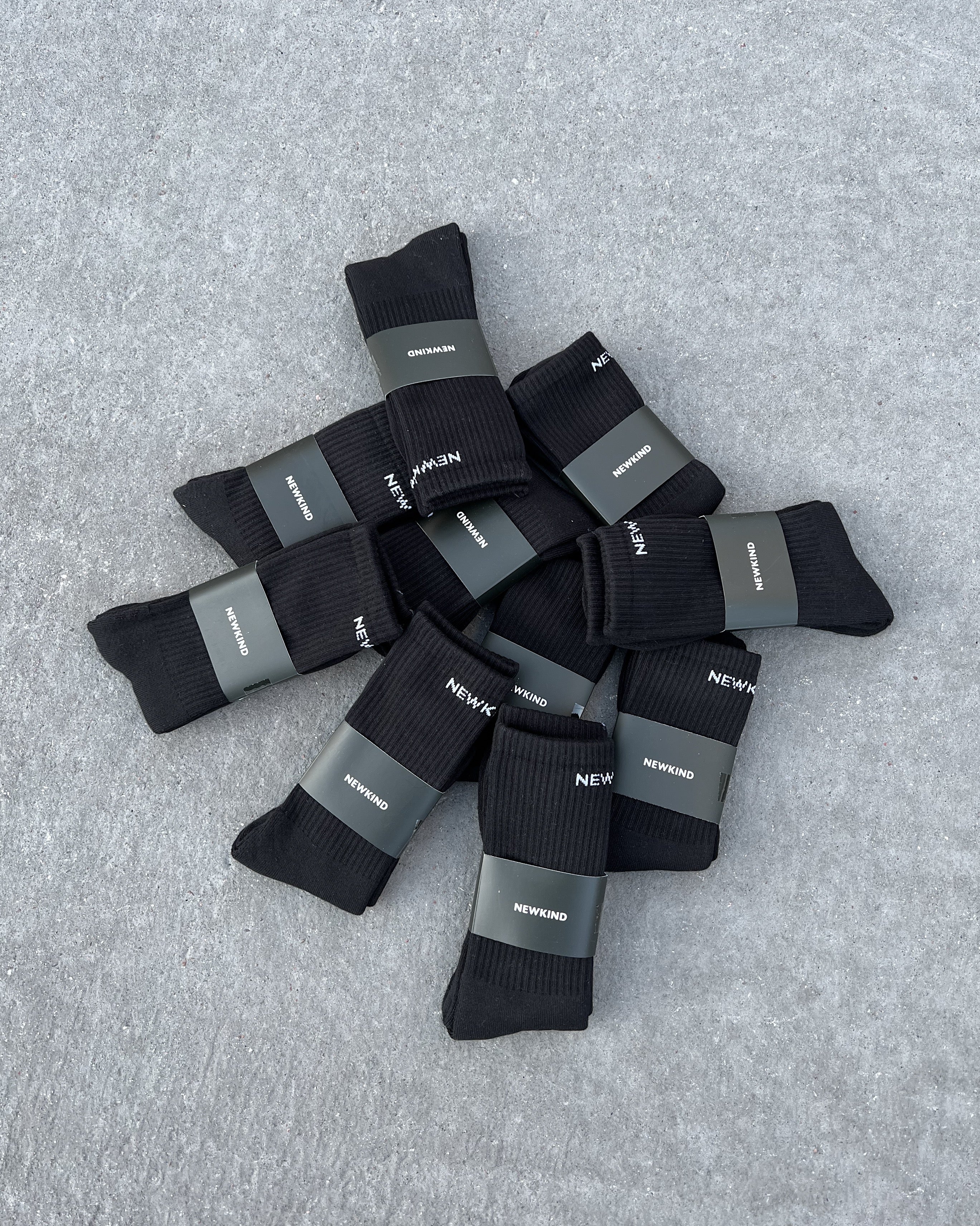 ESSENTIAL SOCKS - BLACK