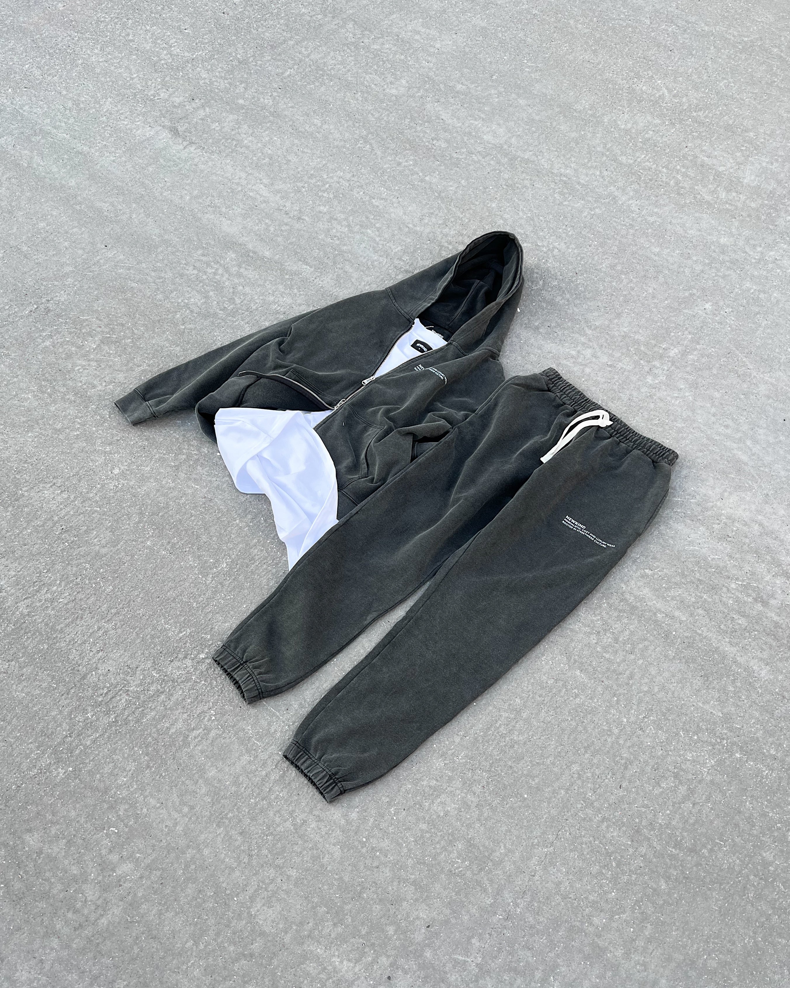 ESSENTIAL SWEATPANT - WASHED BLACK