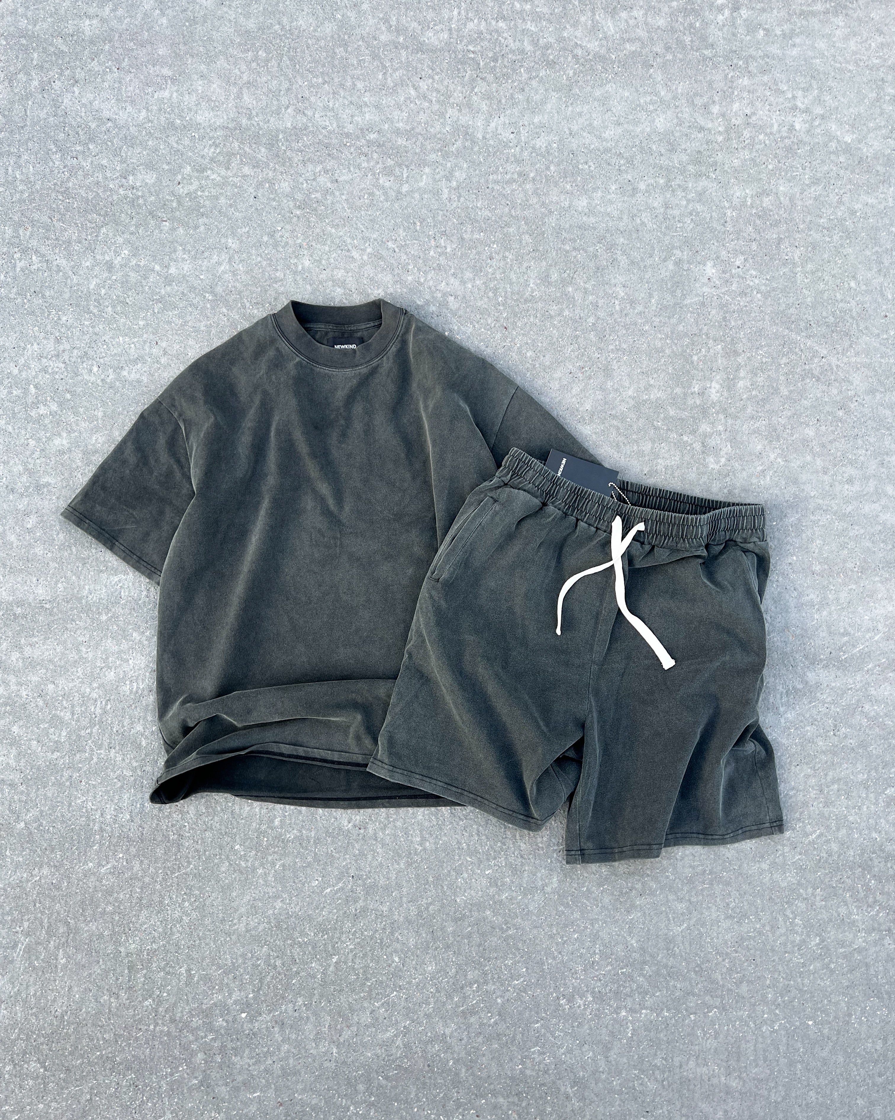 ESSENTIAL SHORTS - WASHED BLACK