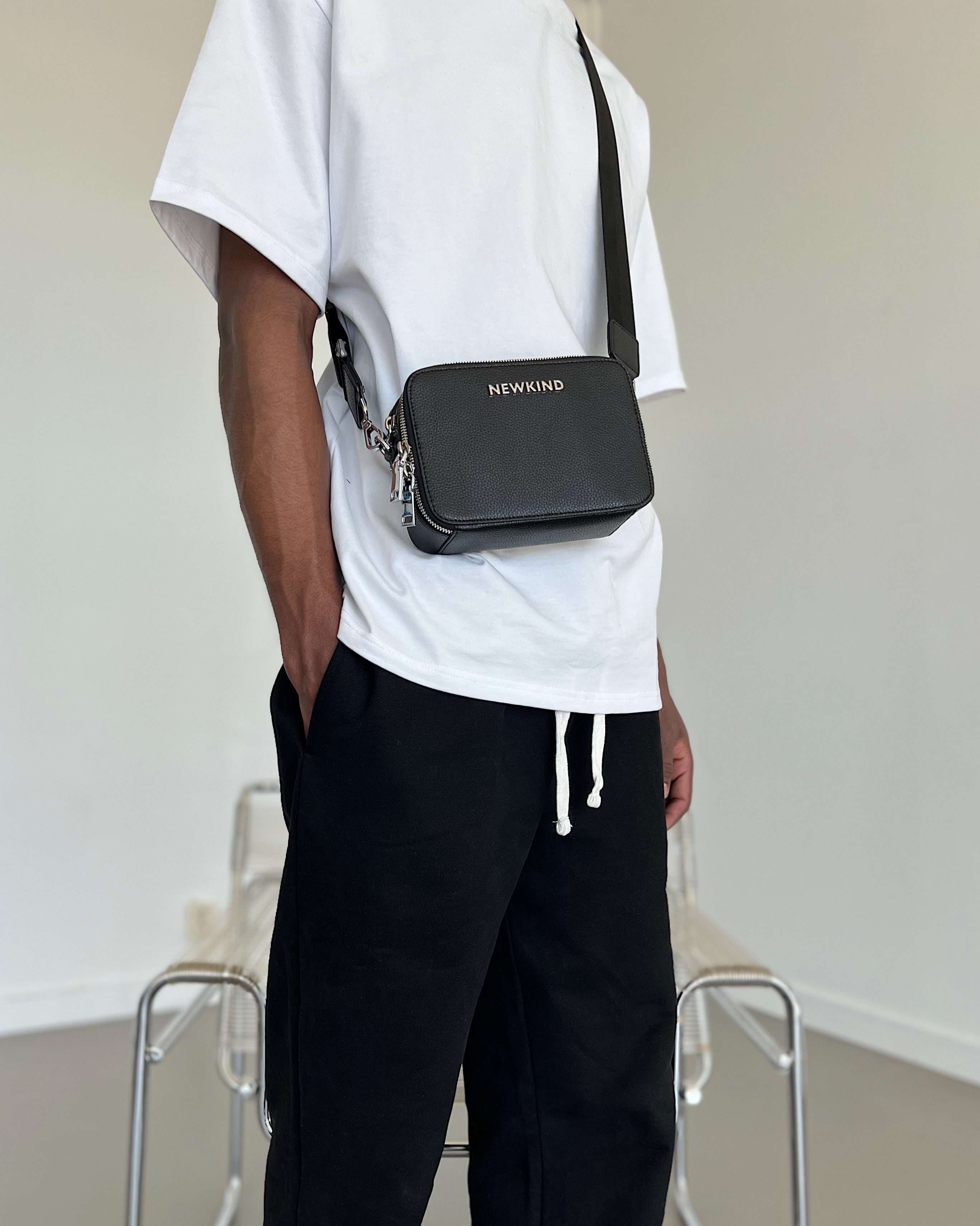 SHOULDER BAG - BLACK