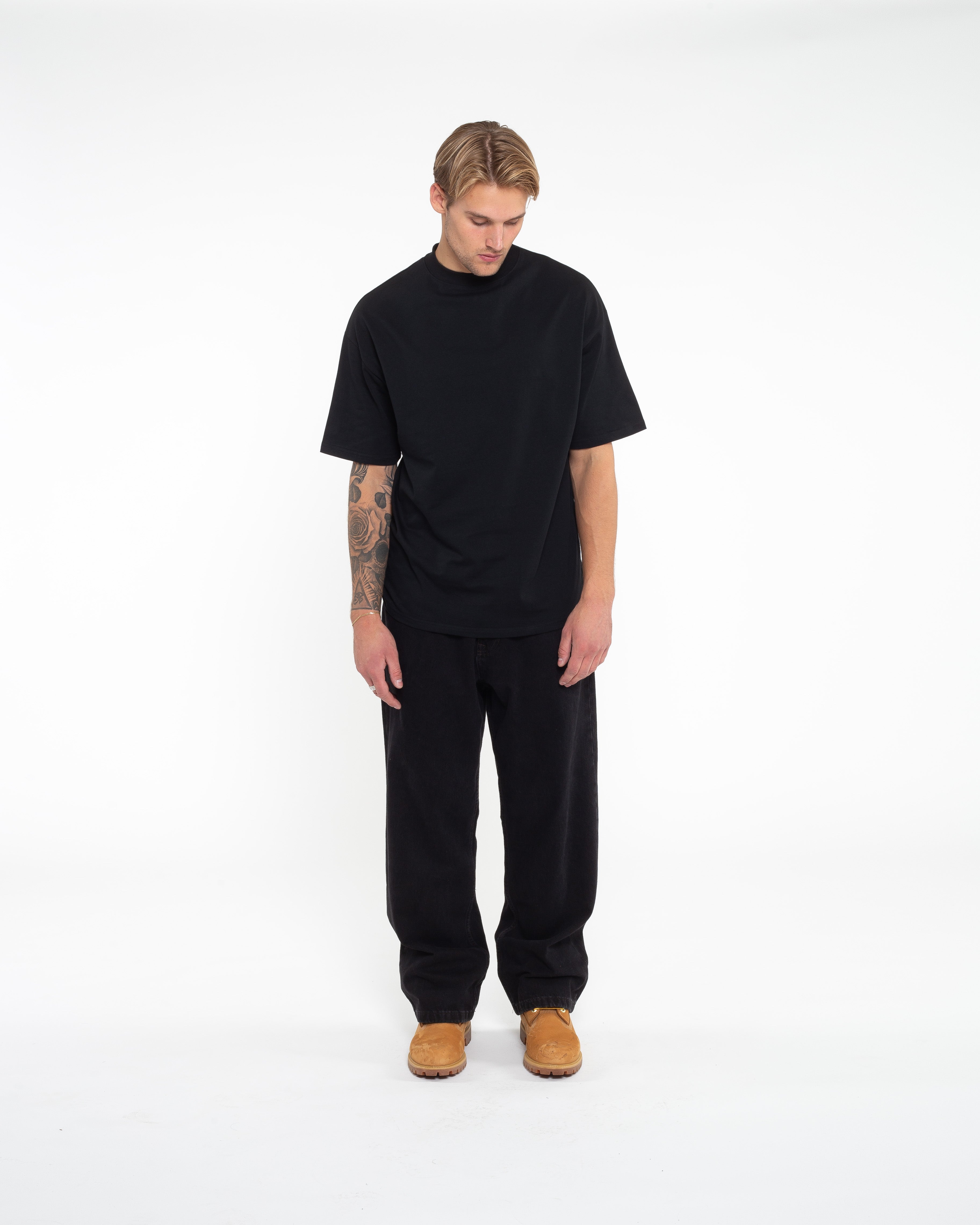 ESSENTIAL OVERSIZED T-SHIRT - BLACK