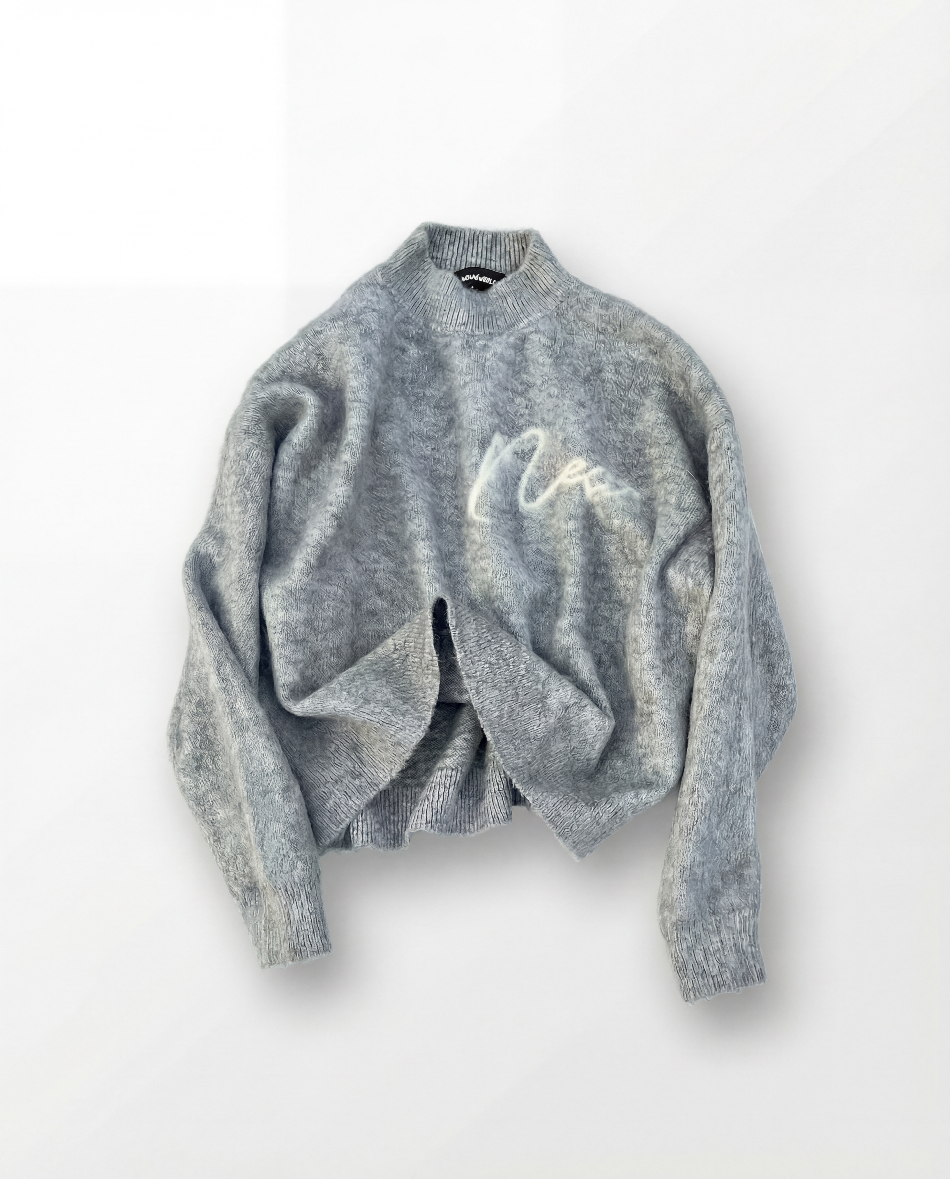 INITIAL COMFY SWEATER - GREY