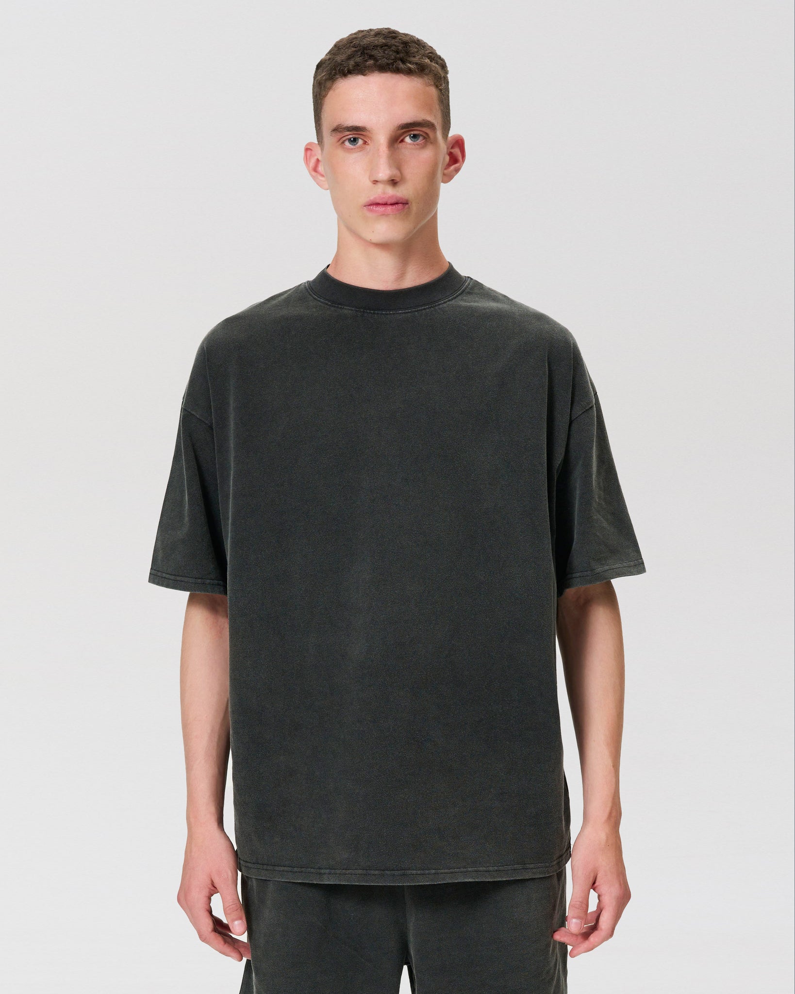 ESSENTIAL OVERSIZED T-SHIRT  Men's t-shirt, blank t-shirt - Washed black –  NEWKIND
