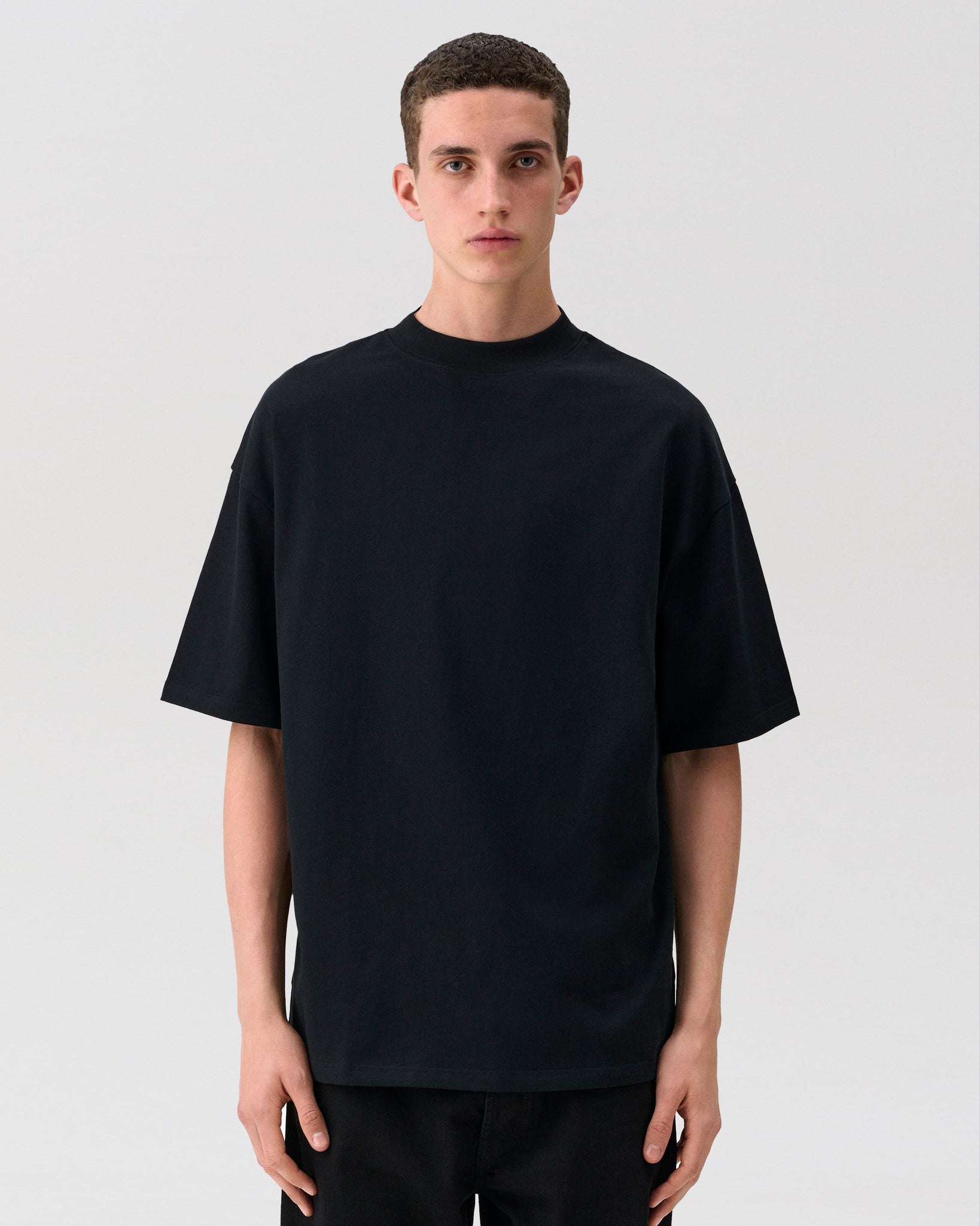 ESSENTIAL OVERSIZED T-SHIRT - BLACK