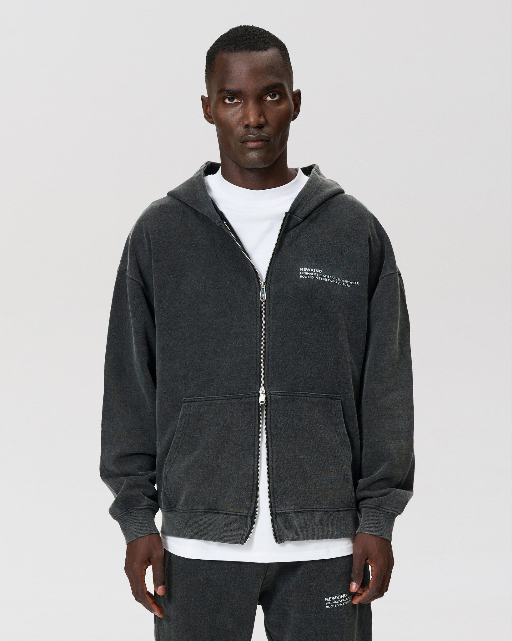 ESSENTIAL ZIPPER HOODIE - WASHED BLACK