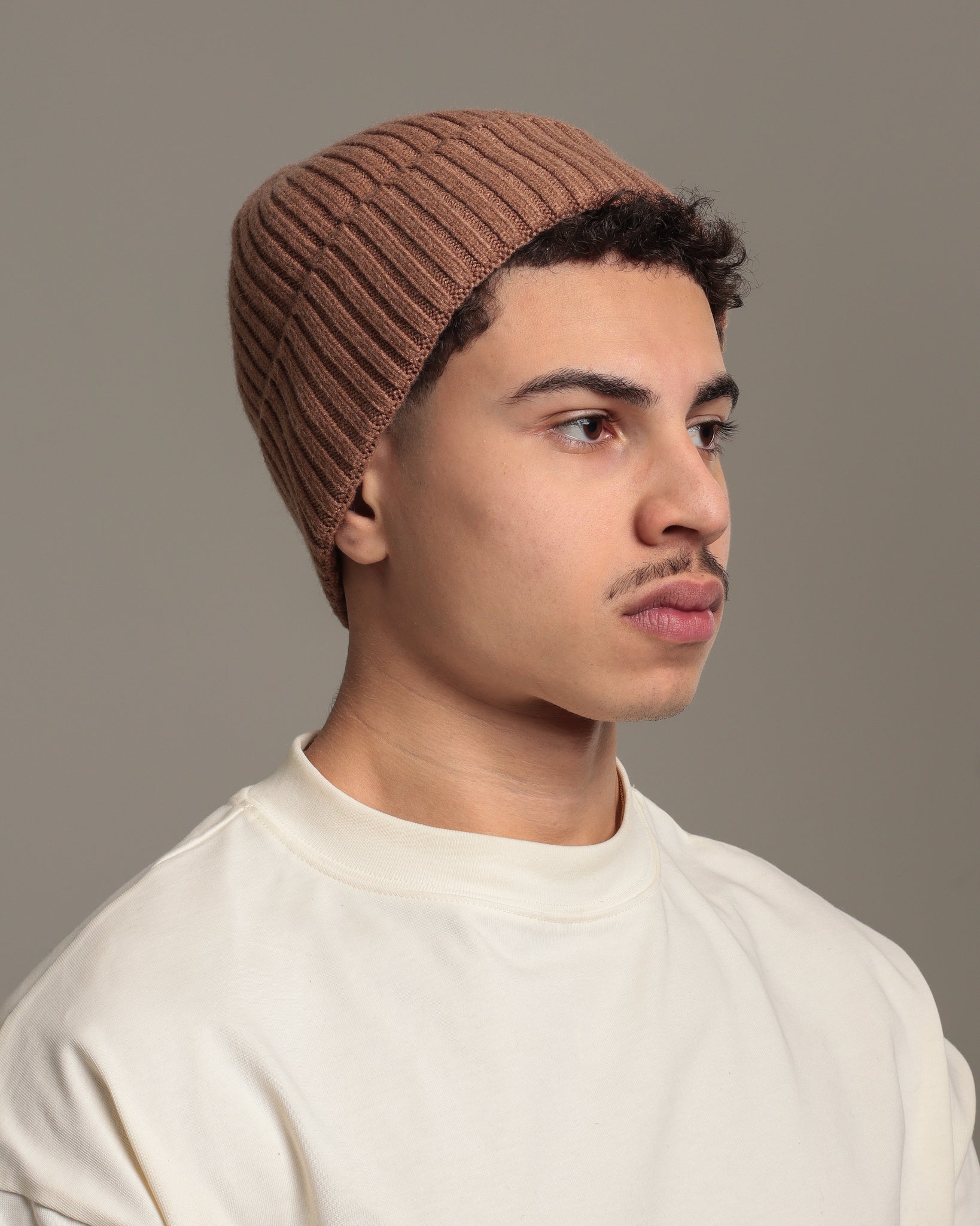 ESSENTIAL BEANIE - CAMEL
