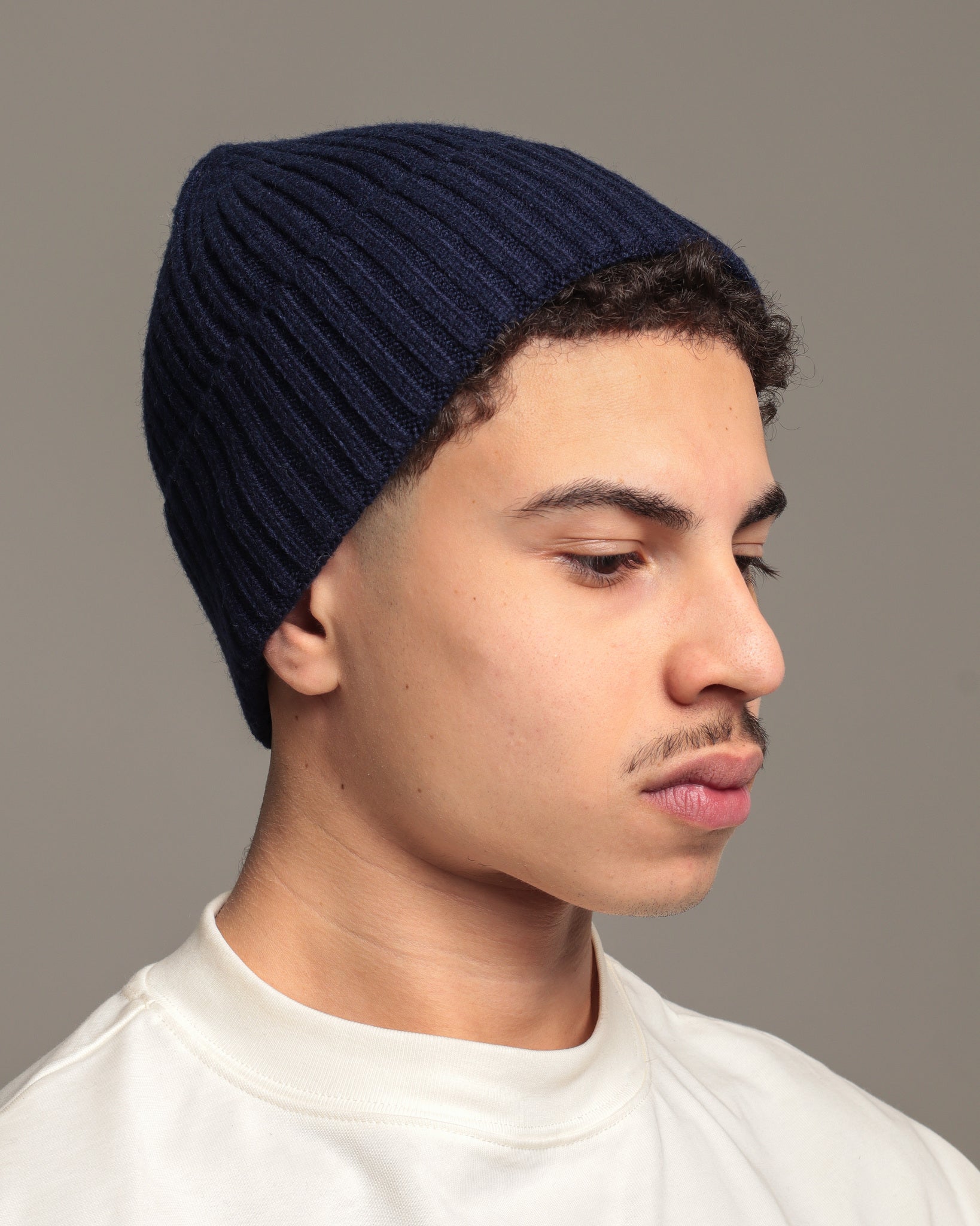 ESSENTIAL BEANIE - NAVY BLUE
