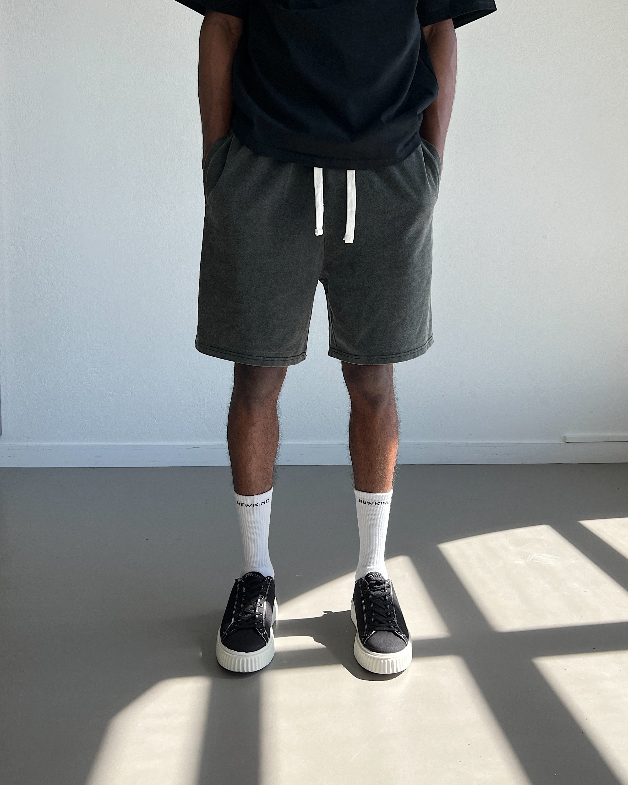 ESSENTIAL SHORTS - WASHED BLACK