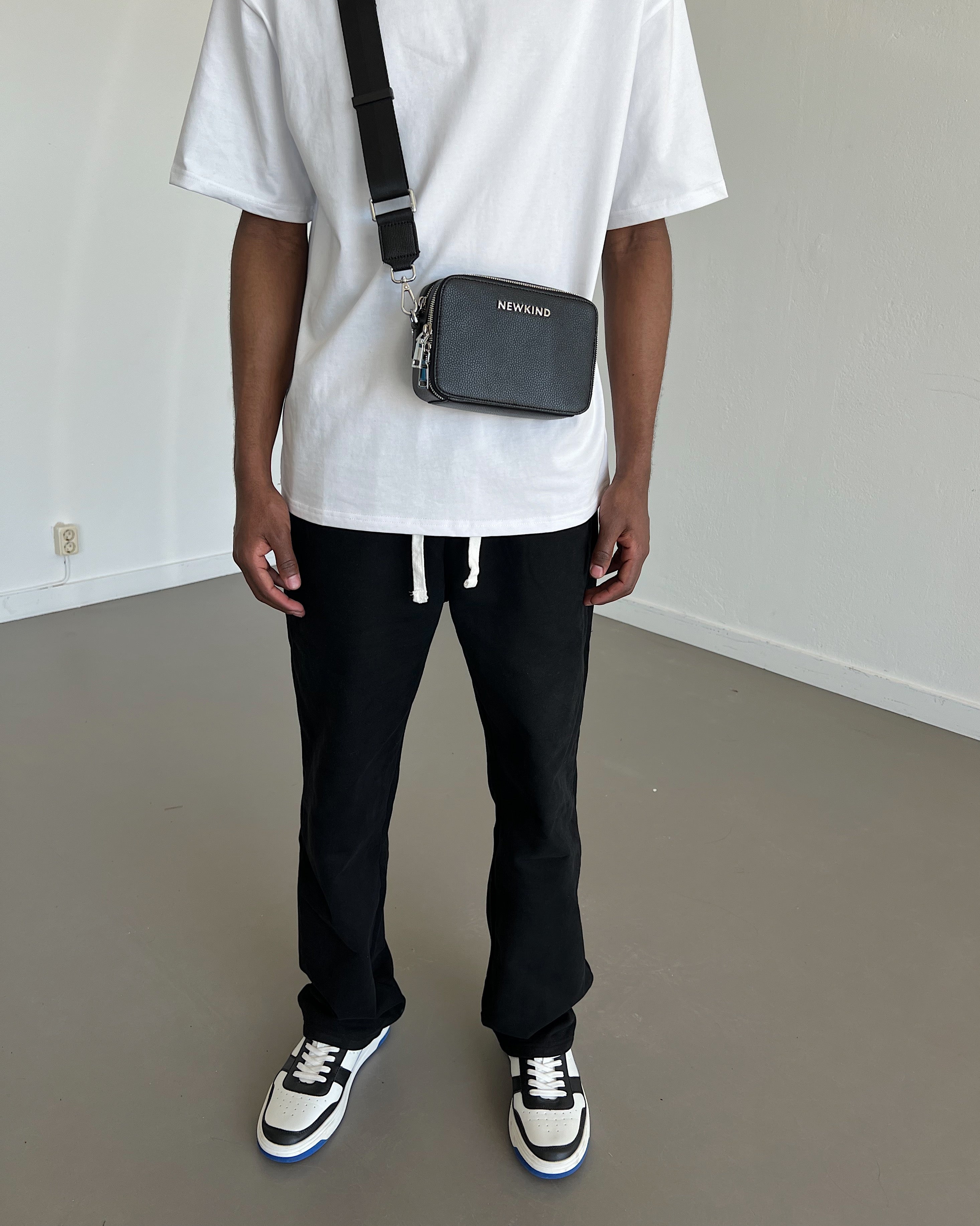 SHOULDER BAG - BLACK