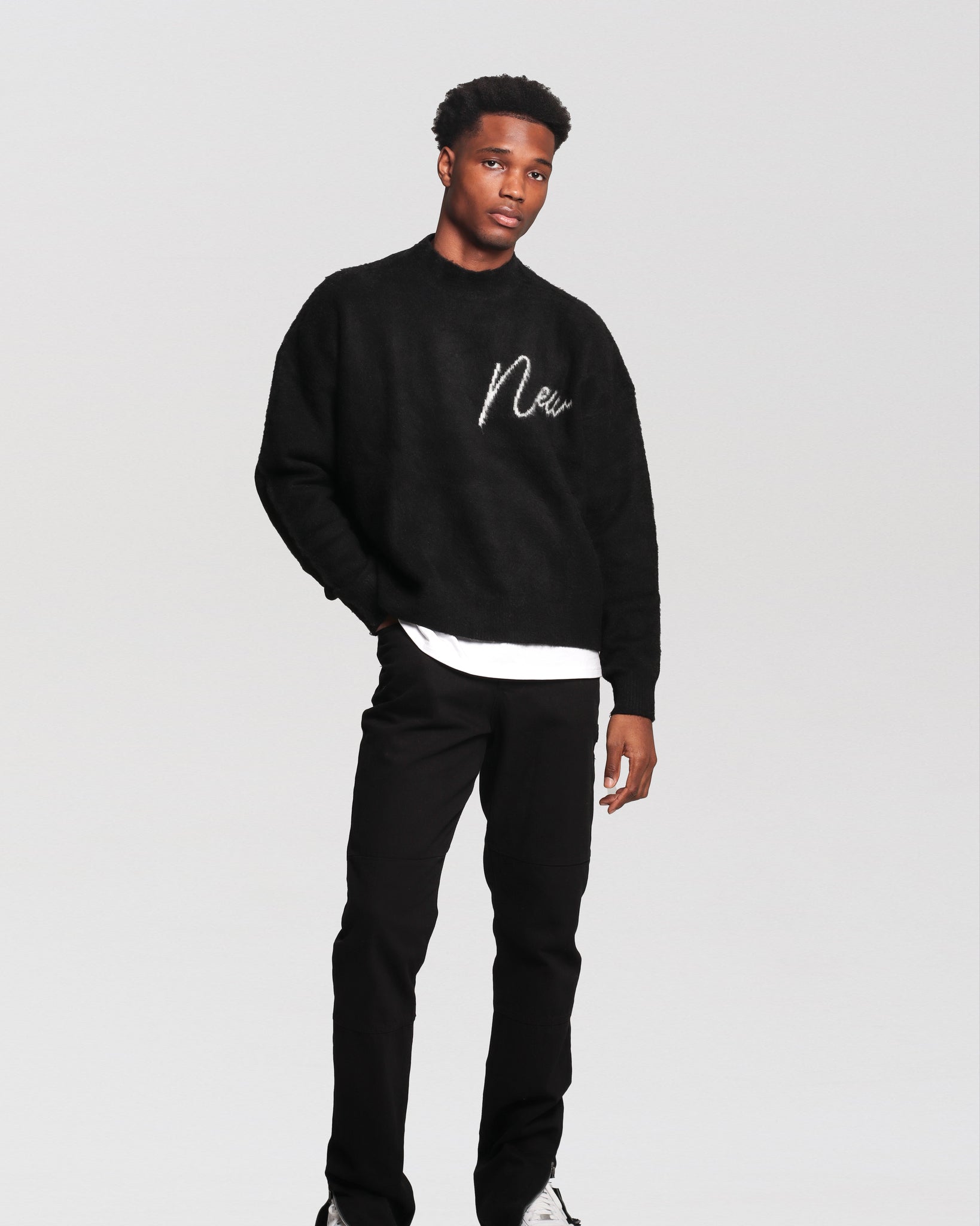 INITIAL COMFY SWEATER - BLACK