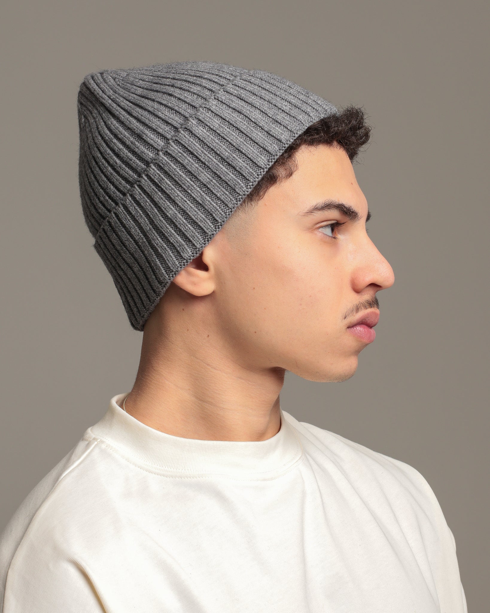 ESSENTIAL BEANIE - GREY